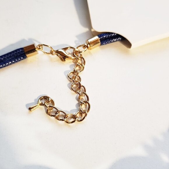 Blue Geometric pendant statement necklace - Picture 8 of 9